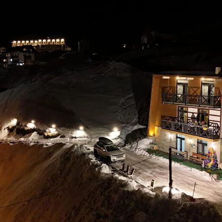 Mountain Dream House Lägenhet Gudauri Exteriör bild