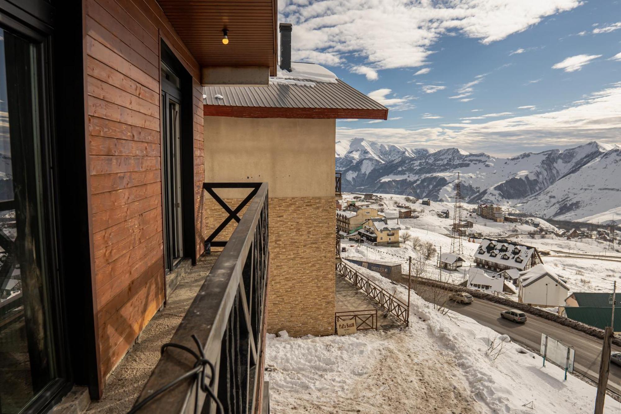 Mountain Dream House Lägenhet Gudauri Exteriör bild